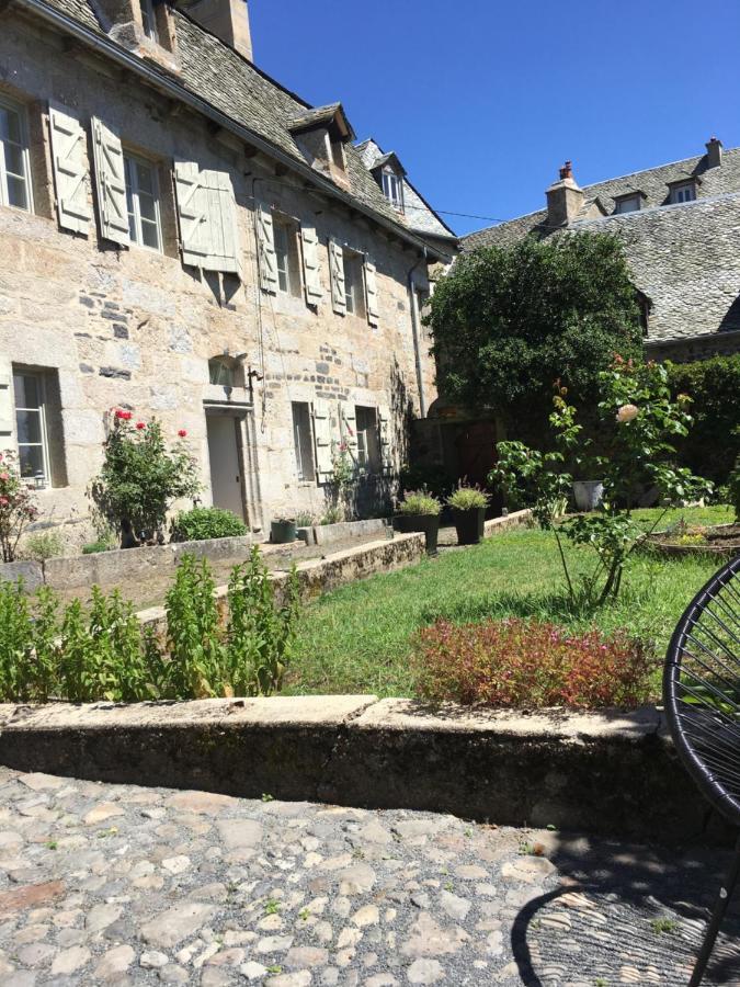 LA CURE grande maison de charme de 2 a 14 personnes Saint-Urcize Extérieur photo