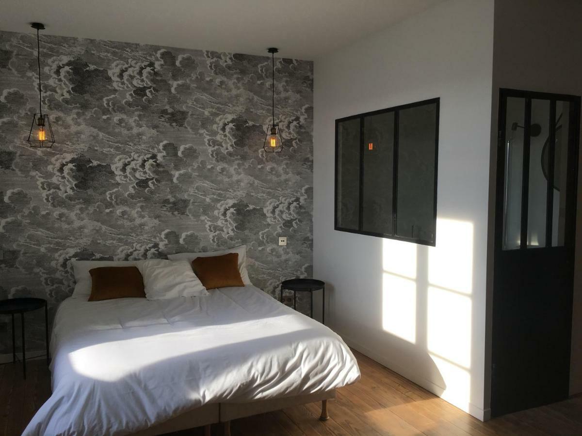 LA CURE grande maison de charme de 2 a 14 personnes Saint-Urcize Extérieur photo