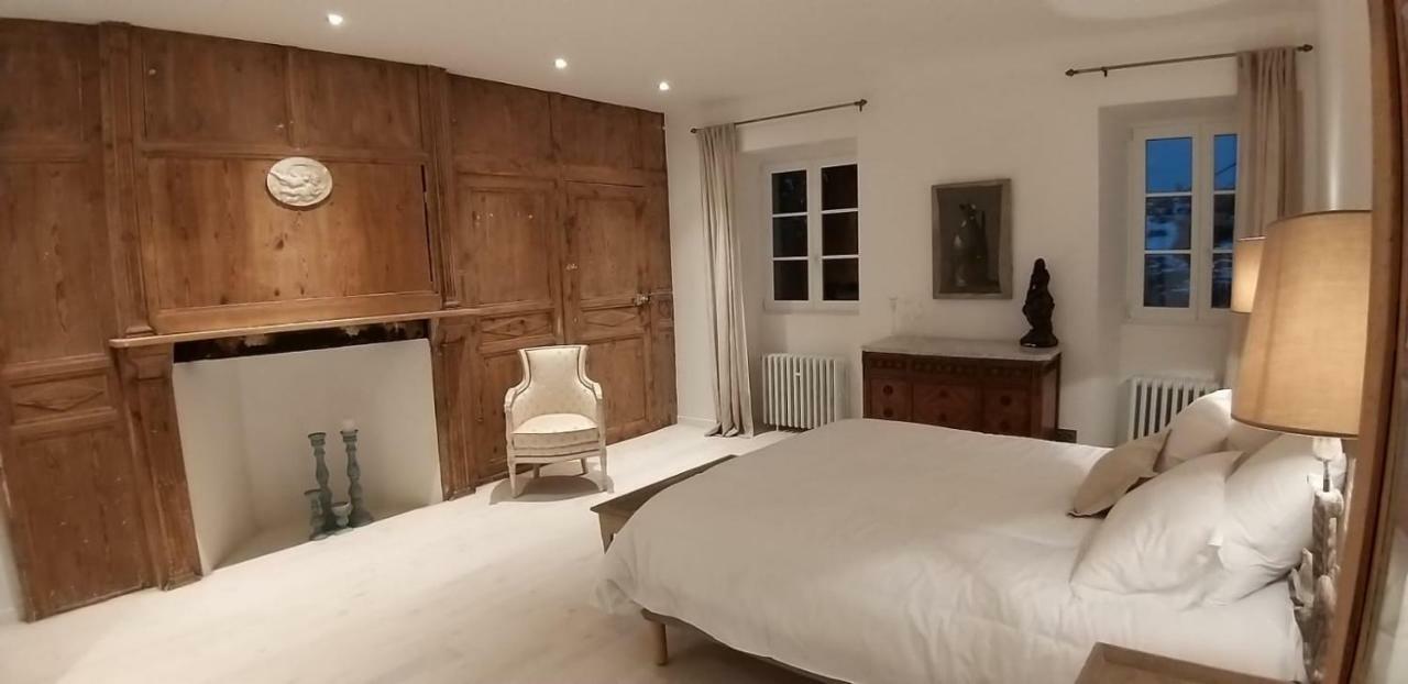 LA CURE grande maison de charme de 2 a 14 personnes Saint-Urcize Extérieur photo