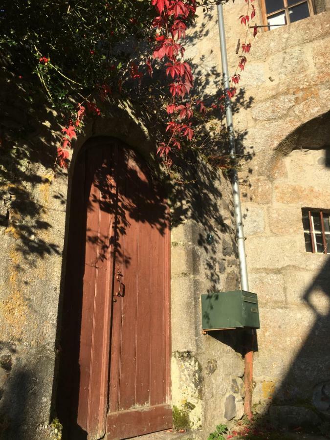 LA CURE grande maison de charme de 2 a 14 personnes Saint-Urcize Extérieur photo