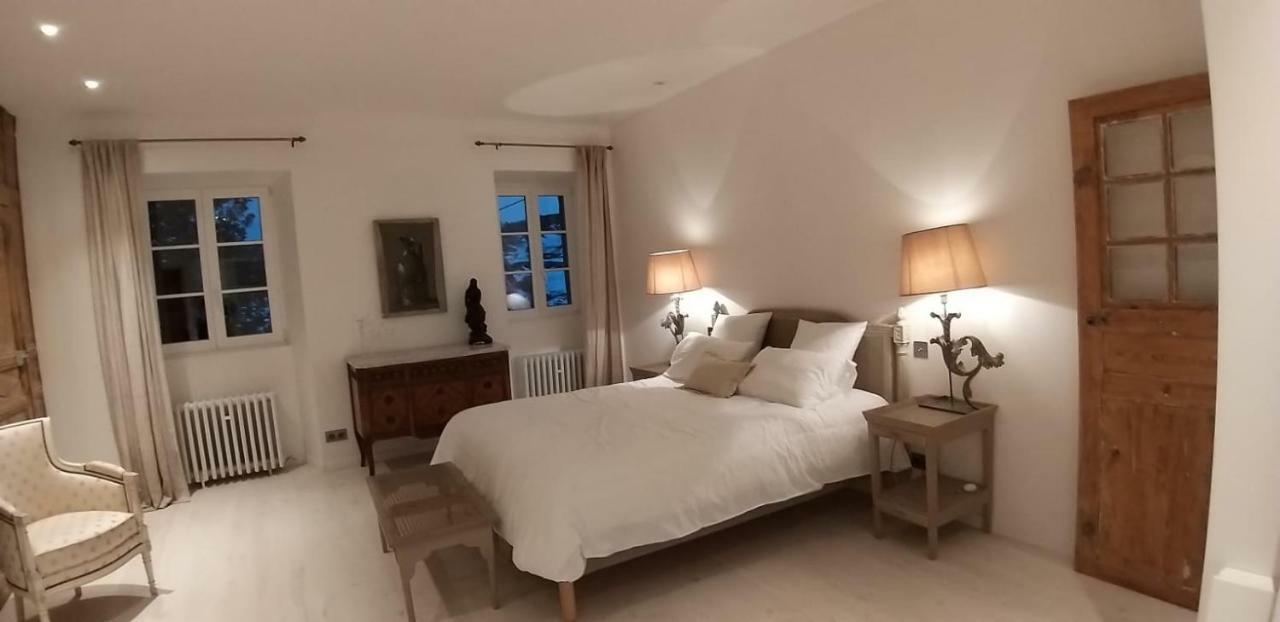 LA CURE grande maison de charme de 2 a 14 personnes Saint-Urcize Extérieur photo